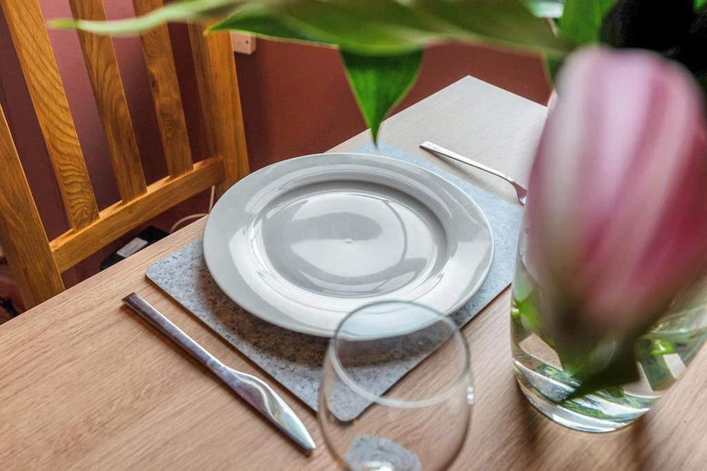 Boutique Modern Royal Mile Apartment Sleeps 4 Edinburgh Eksteriør bilde