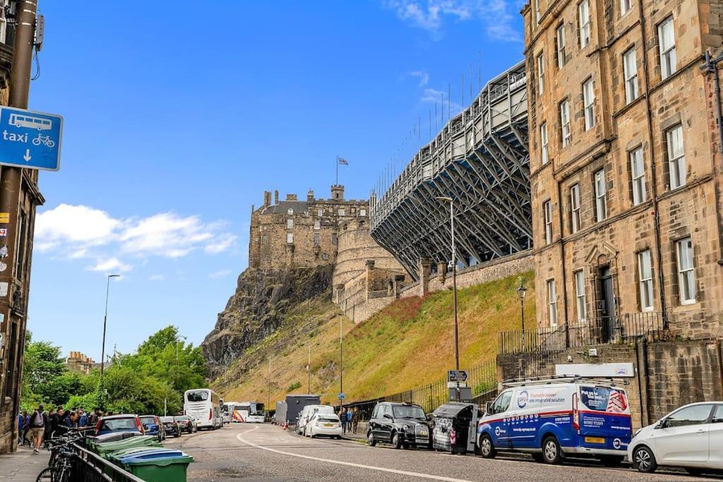 Boutique Modern Royal Mile Apartment Sleeps 4 Edinburgh Eksteriør bilde