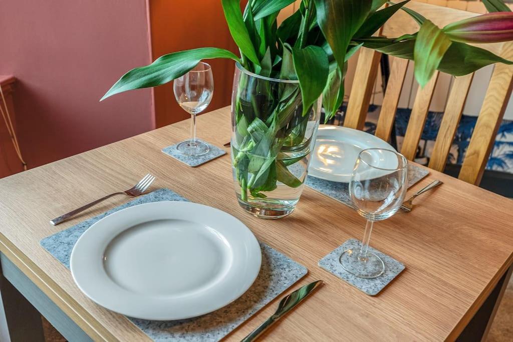 Boutique Modern Royal Mile Apartment Sleeps 4 Edinburgh Eksteriør bilde