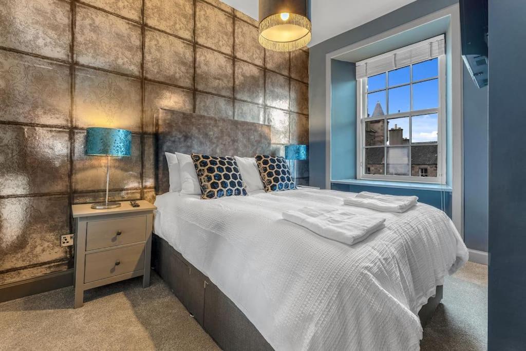 Boutique Modern Royal Mile Apartment Sleeps 4 Edinburgh Eksteriør bilde