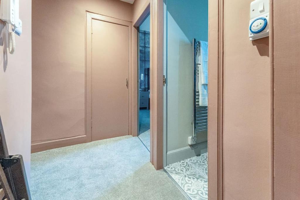 Boutique Modern Royal Mile Apartment Sleeps 4 Edinburgh Eksteriør bilde