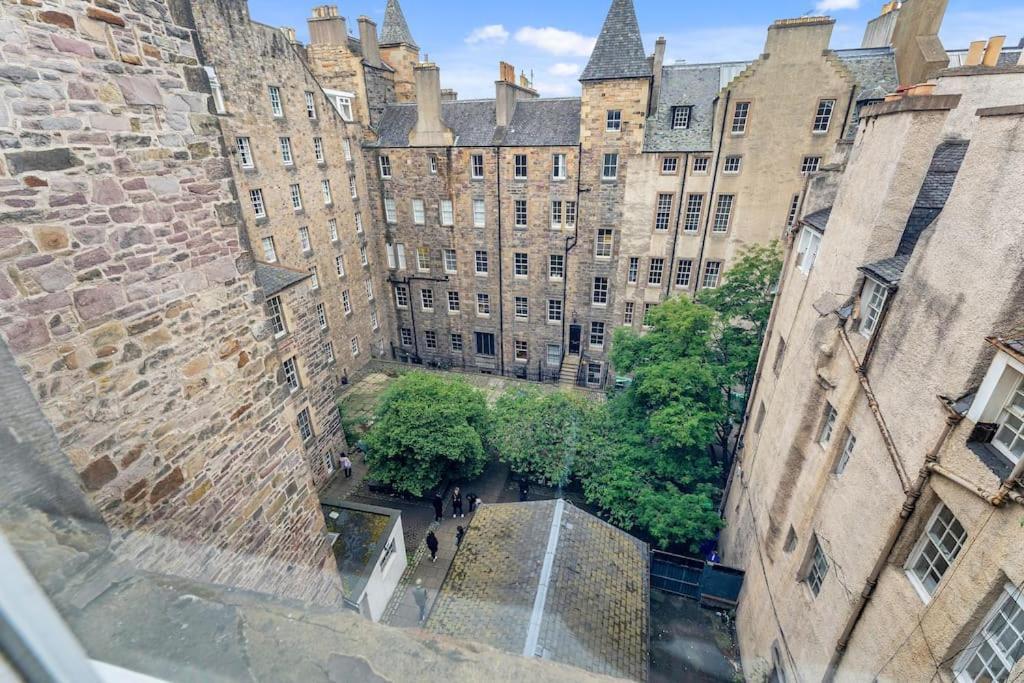 Boutique Modern Royal Mile Apartment Sleeps 4 Edinburgh Eksteriør bilde